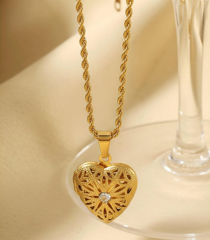 Collar Relicario Diamond Love 3