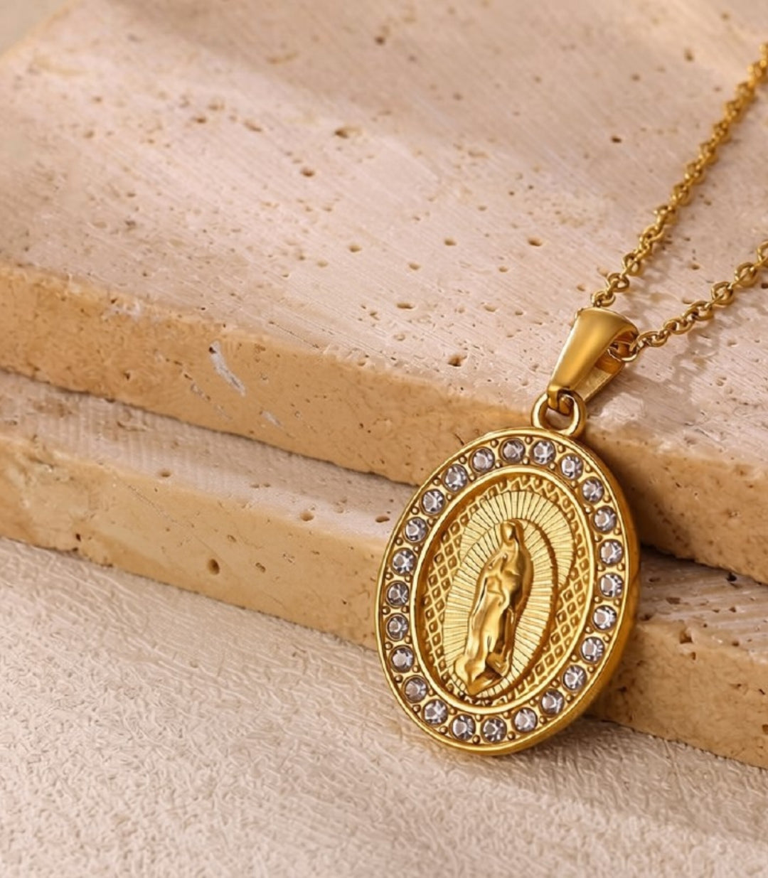 Collar Zirc Dorado Virgen