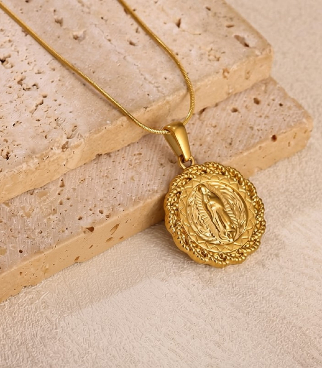 Collar Dorado Virgen