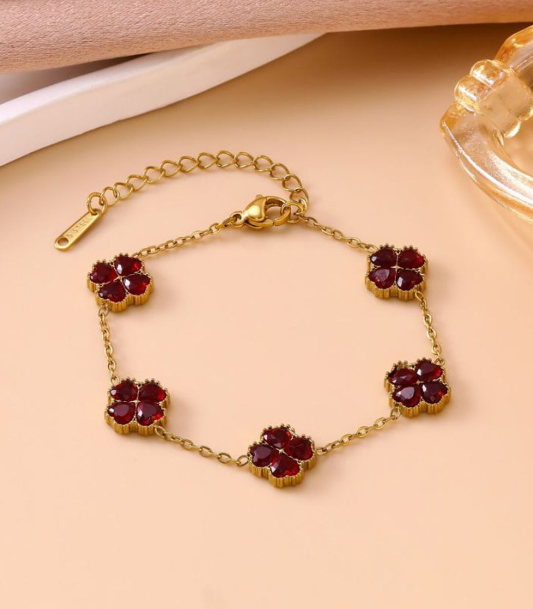 Brazalete Red Zircon Heart Clover